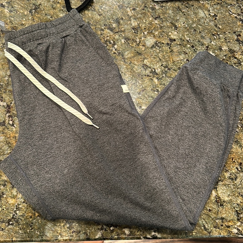 Vuori gray sweatpants, dreamknit size medium